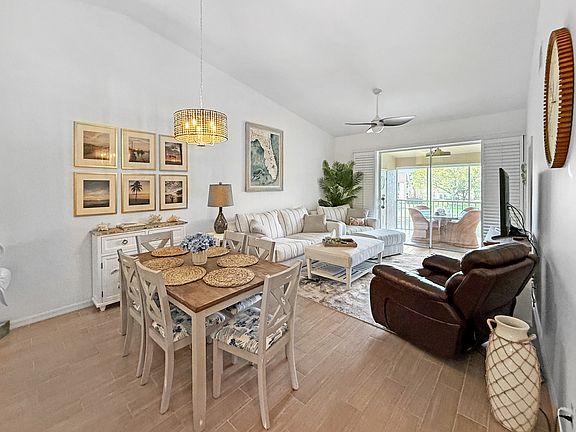 3rd image of 14980 Vista View Way