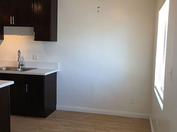 4th image of 1182 Del Valle Ave