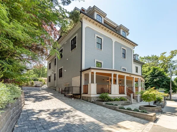 106 Forest Hills St #103, Boston, MA 02130