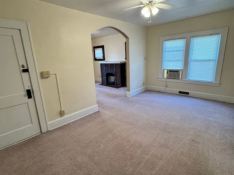 207 E Broadway Ave — Photo 7