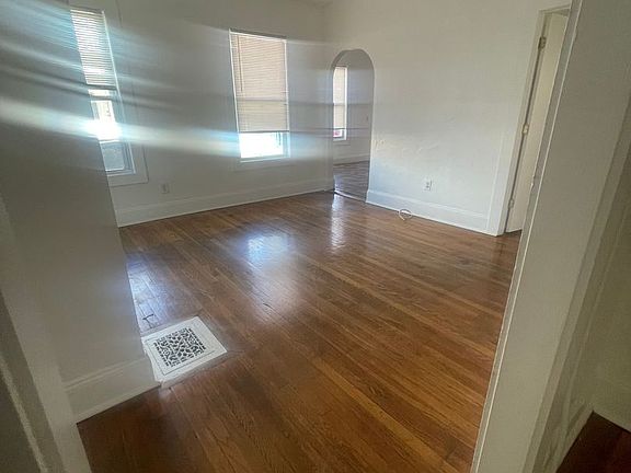 4th image of 133-135 Chestnut St #135-3