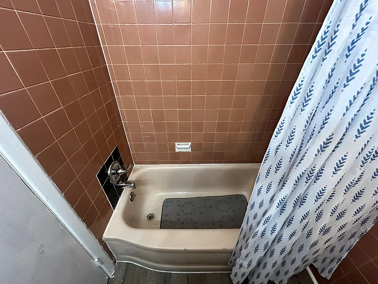 206 E Ayre St #8 — Photo 6