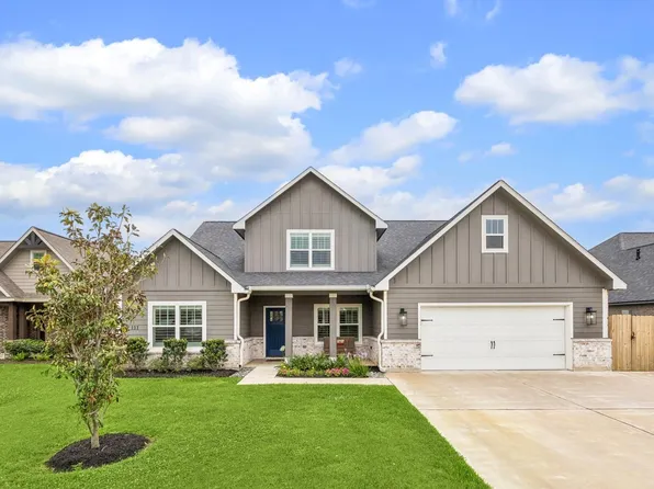 111 Creekside Ln, Lake Jackson, TX 77566