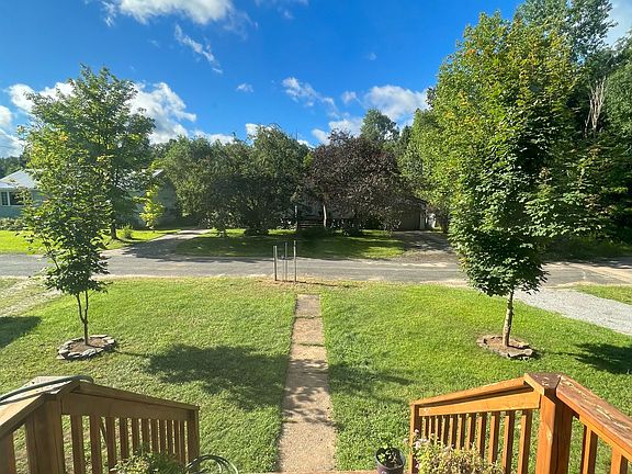 3rd image of 1052 Estates Rd