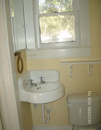 4th image of 519 Wildwood Way