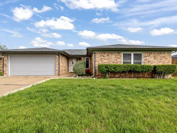 304 Tahiti Dr, Granbury, TX 76048