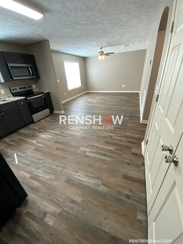 3 bed, 2.0 bath, 1108 sqft, $1,300 — Photo 2