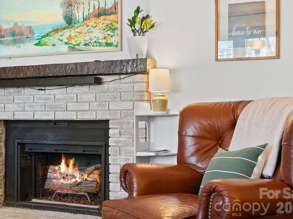 345 Kingswood Dr, Hendersonville, NC 28792