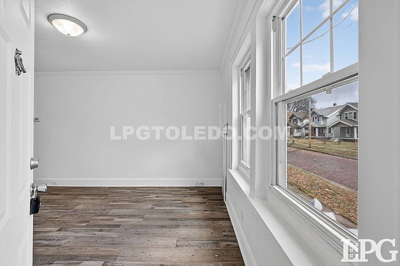 1st image of 1732 Arlington Ave #880