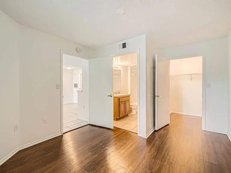 Golden Oaks — Photo 13