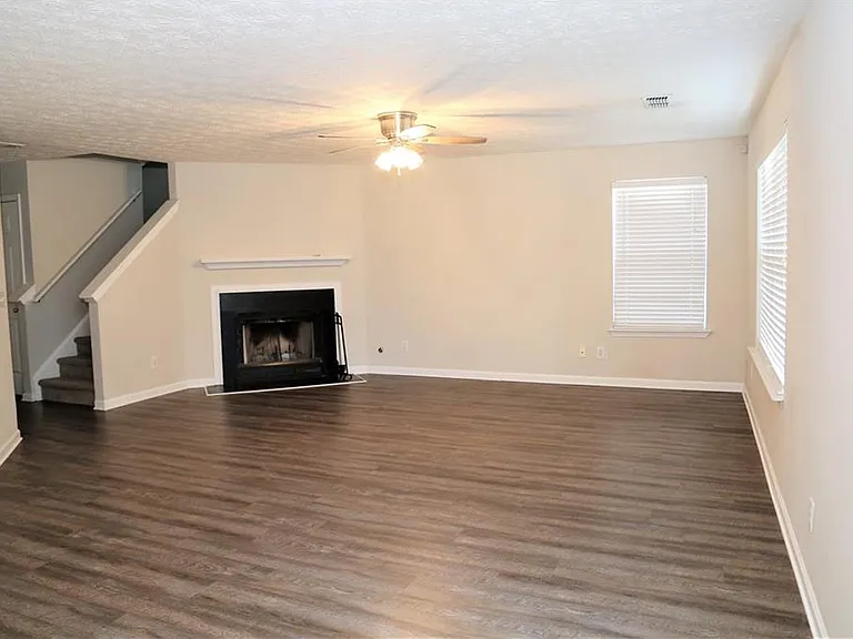 514 Carrington Ct — Photo 4
