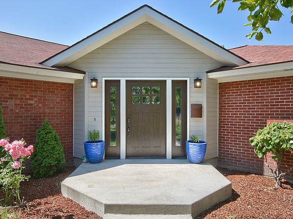 3rd image of 2908 Tieton Dr
