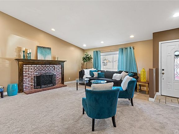 3rd image of 1403 Bradley Ct