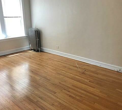2nd image of 4045.5 N Mozart Ave #1W