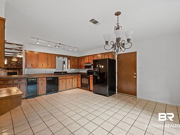 5th image of 101 Cameron Cir