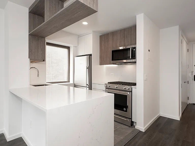 520 W 43rd St #33A — Photo 4