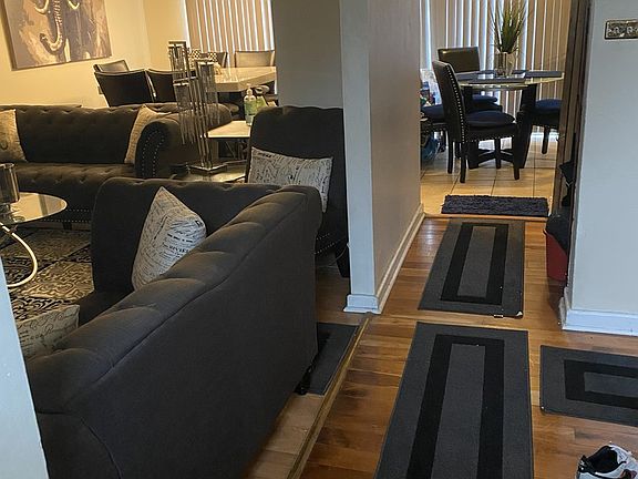 2nd image of 1115 Williamsburg Rd