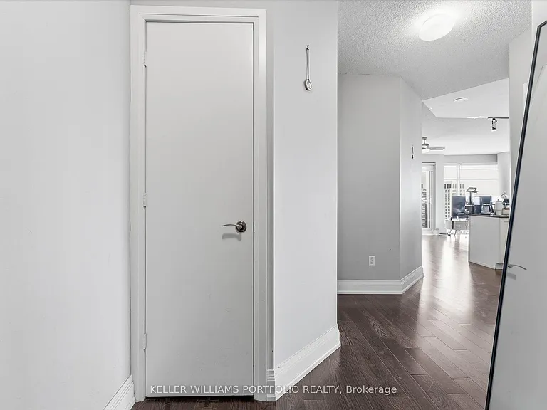 2191 Yonge St #4111 — Photo 28