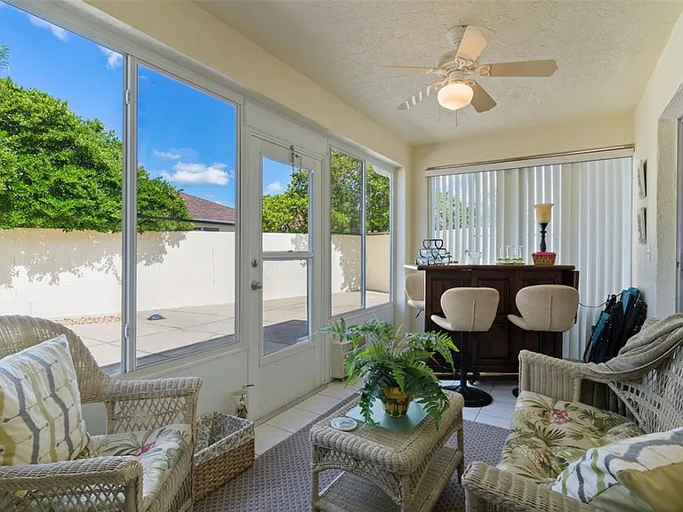 1330 Lajolla Cir — Photo 17
