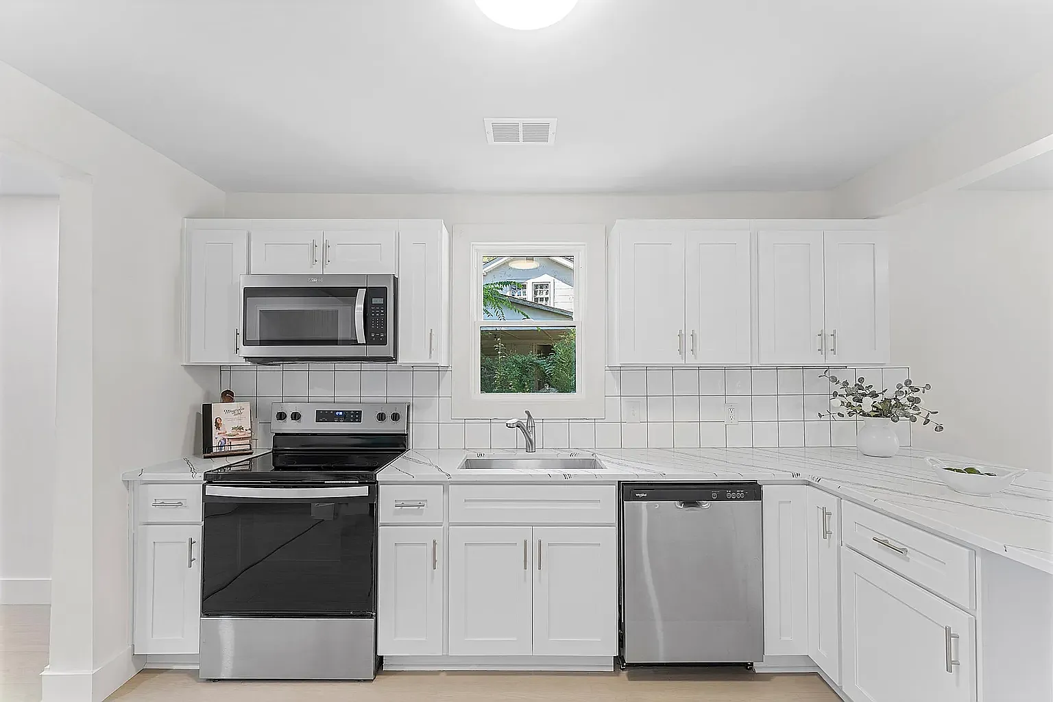 3 bed, 1240 sqft, $1,900 — Photo 4