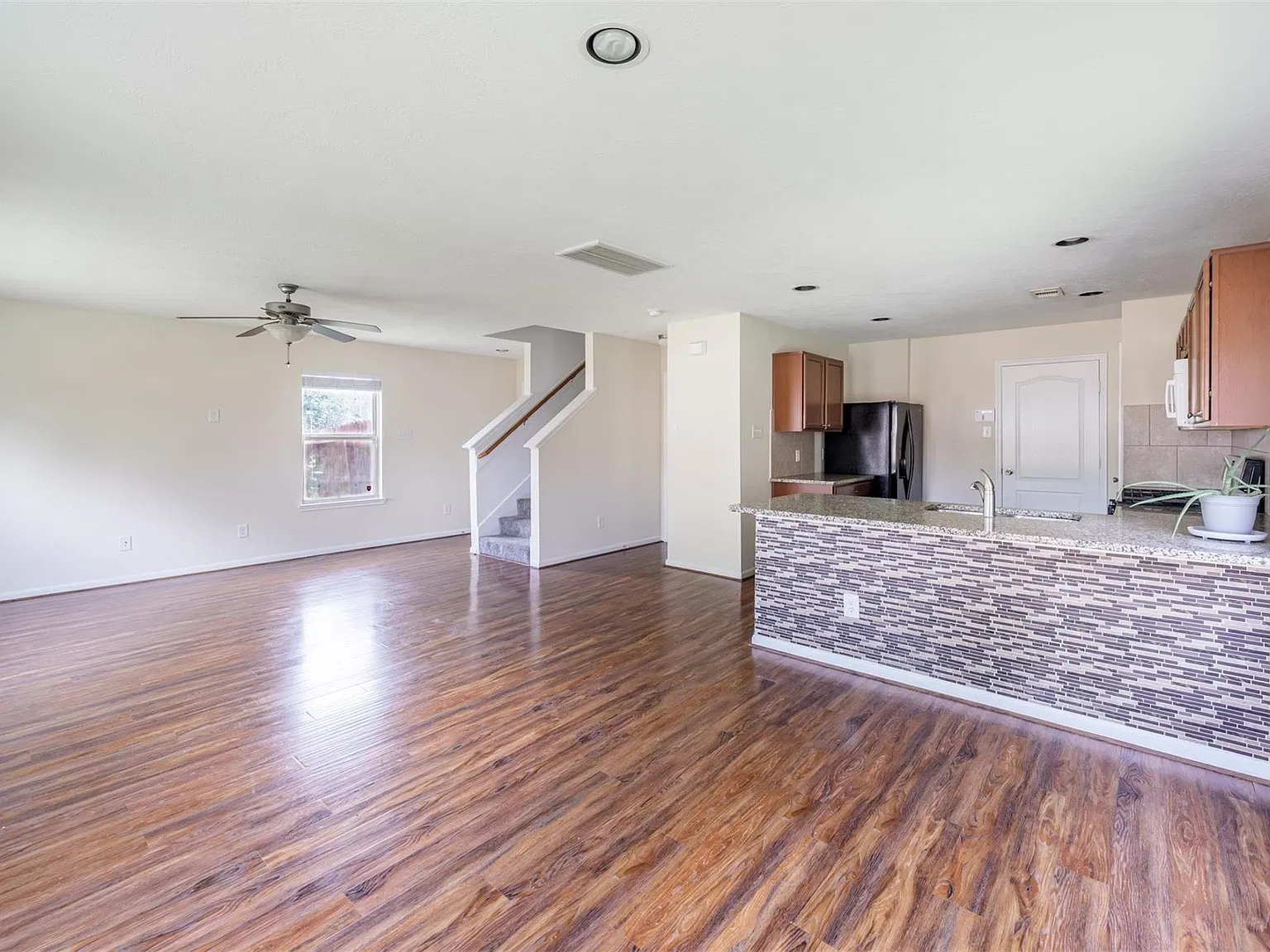 3 bed, 2.5 bath, 1658 sqft, $1,800 — Photo 4