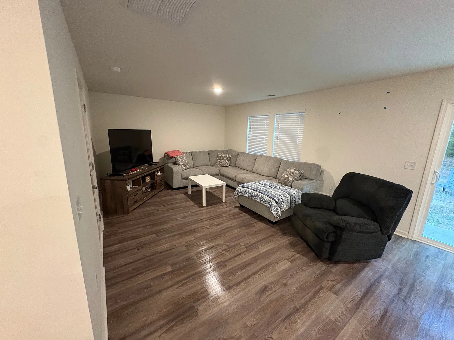 4 bed, 2.5 bath, 1765 sqft, $2,000 — Photo 3