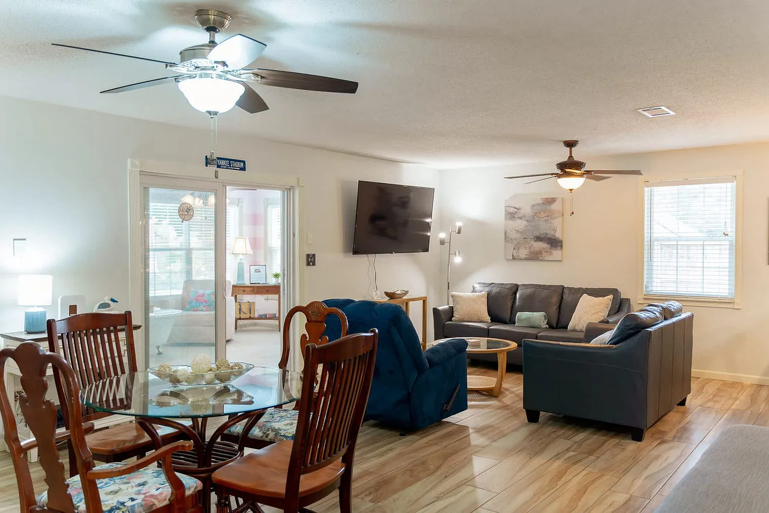 4 bed, 2.0 bath, 2088 sqft, $4,459 — Photo 2