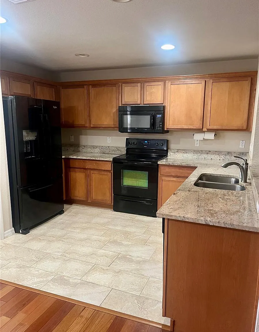 4 bed, 2.0 bath, $2,100 — Photo 3