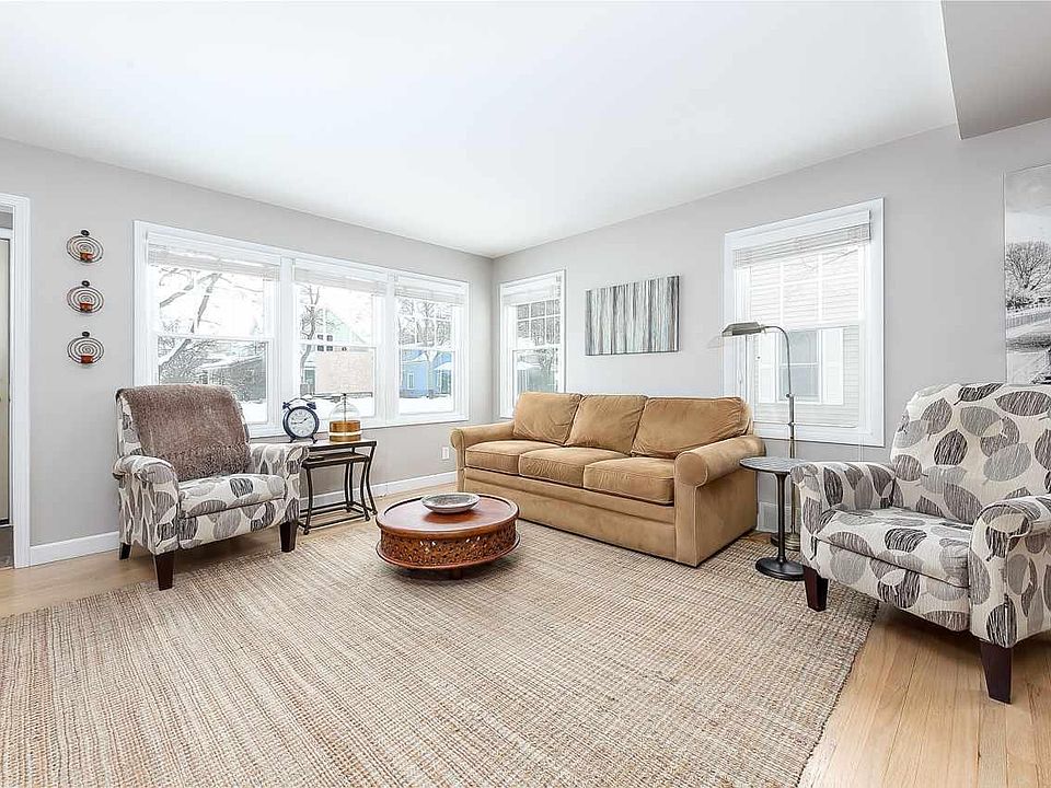 1st image of 326 W 12th St