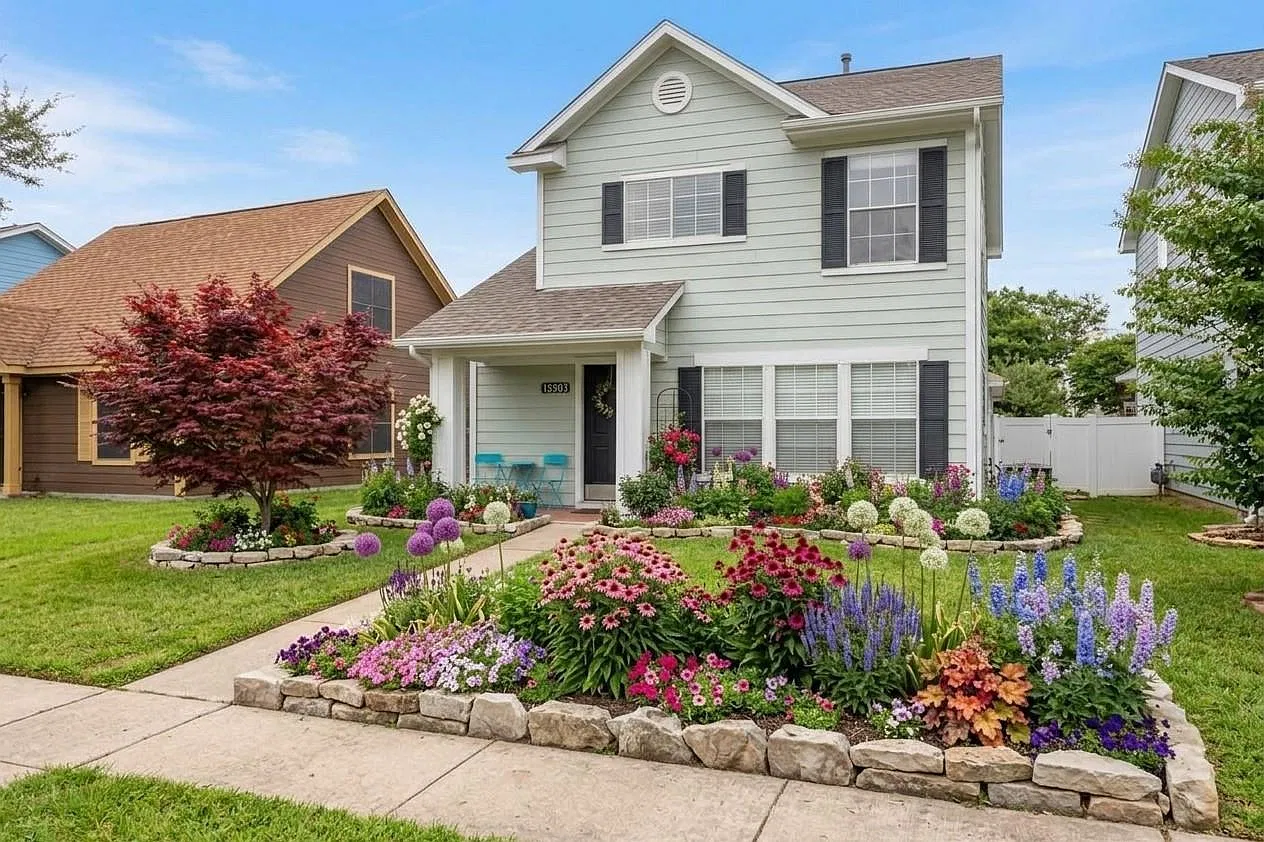 3 bed, 2.5 bath, 1348 sqft, $1,800 — Photo 1