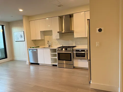 121 Portland St #703 Photo 1