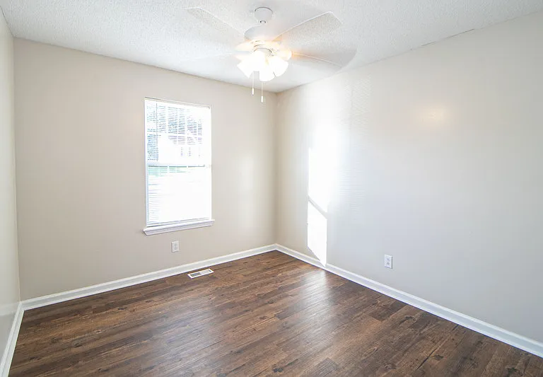 529 Indian Ave — Photo 13