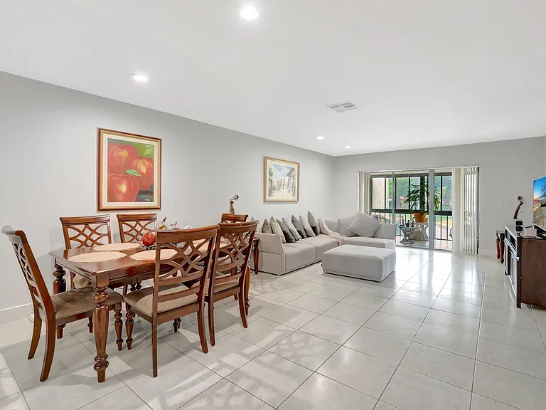 21214 Lago Cir #8F — Photo 11