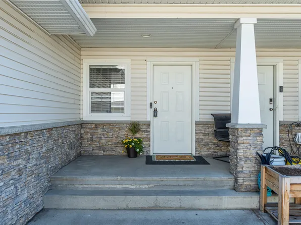 1945 Grasslands Blvd #4, Kamloops, BC V2B 8T3
