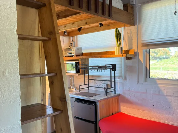 400 Old Trail Rd, Daytona Beach, FL 32118