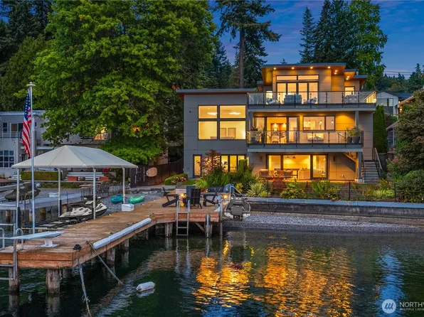 13031 Holmes Point Drive NE, Kirkland, WA 98034