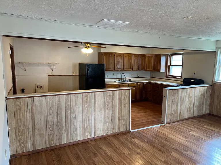 516 E South St #3 — Photo 6