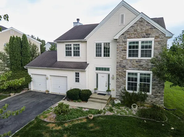 1035 Jervin Dr, Allentown, PA 18104