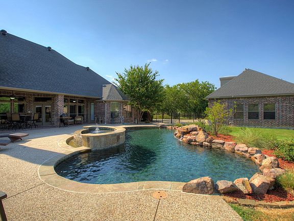 2nd image of 311 Sierra Dr