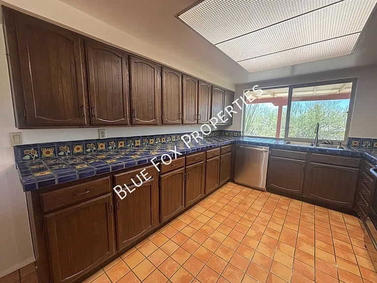 6521 N Calle Padre Felipe — Photo 8