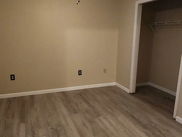 324 Ray Ave — Photo 2