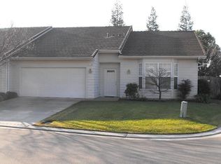 214 Village Dr, Dinuba, CA