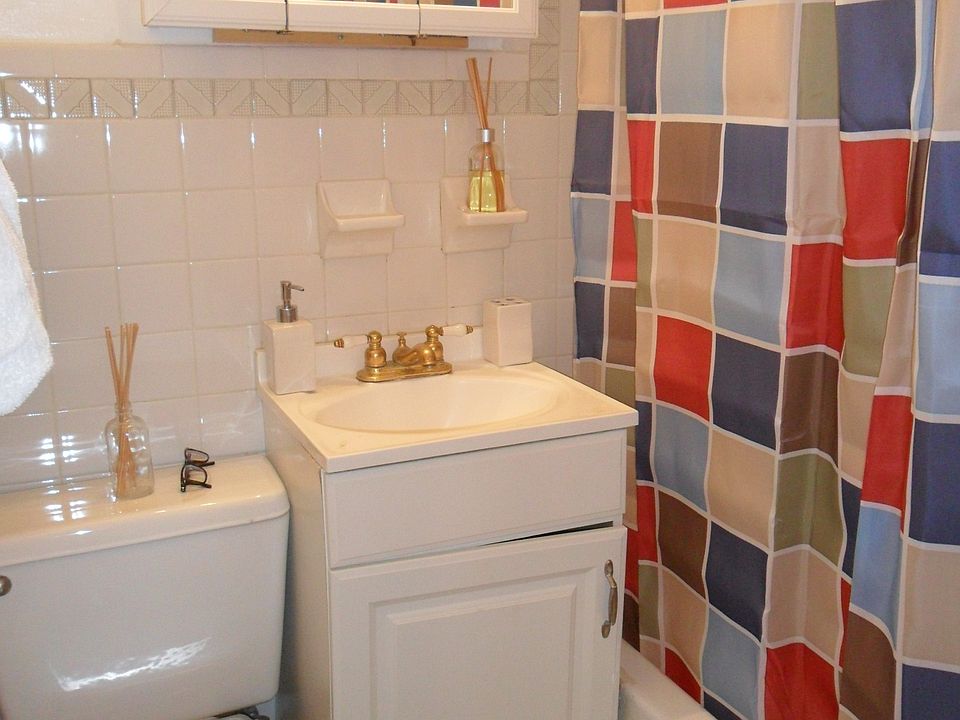 2nd image of 263 W 70th St APT 3B