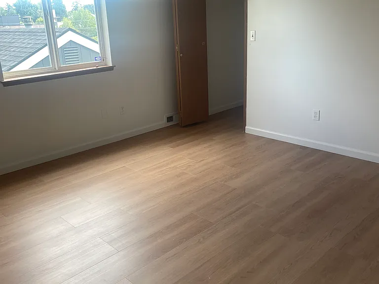 9741 Woodlawn Ave N #C — Photo 11