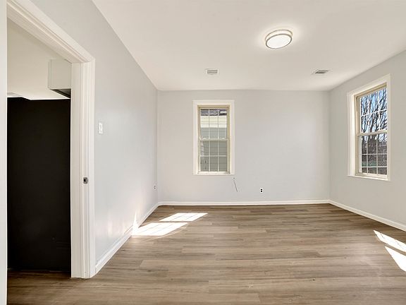 5th image of 11 Belmont Ave #2