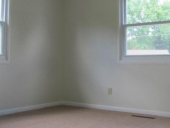 5th image of 3697 Hiwood Ave