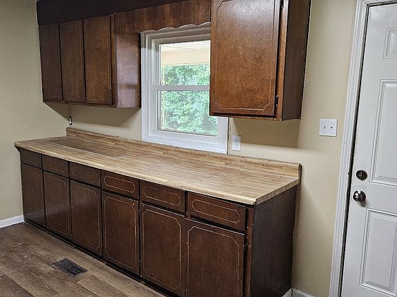 3rd image of 7067 Moseley Rd