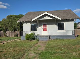 906 S Grand Ave, Cherokee, OK 73728