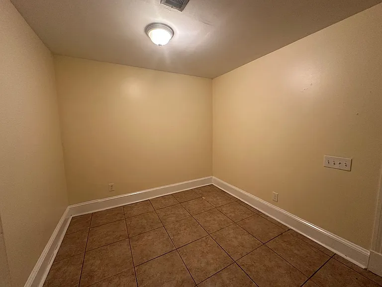 Post St 2908 — Photo 15