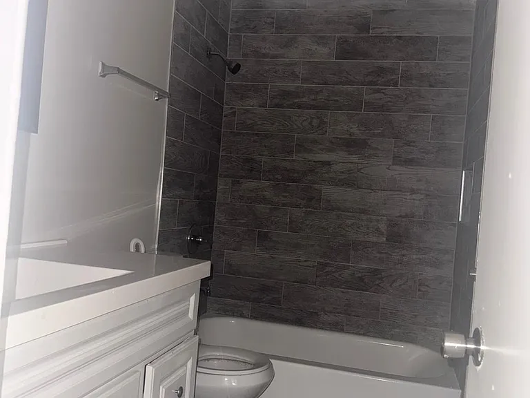 3004 Walker St — Photo 3